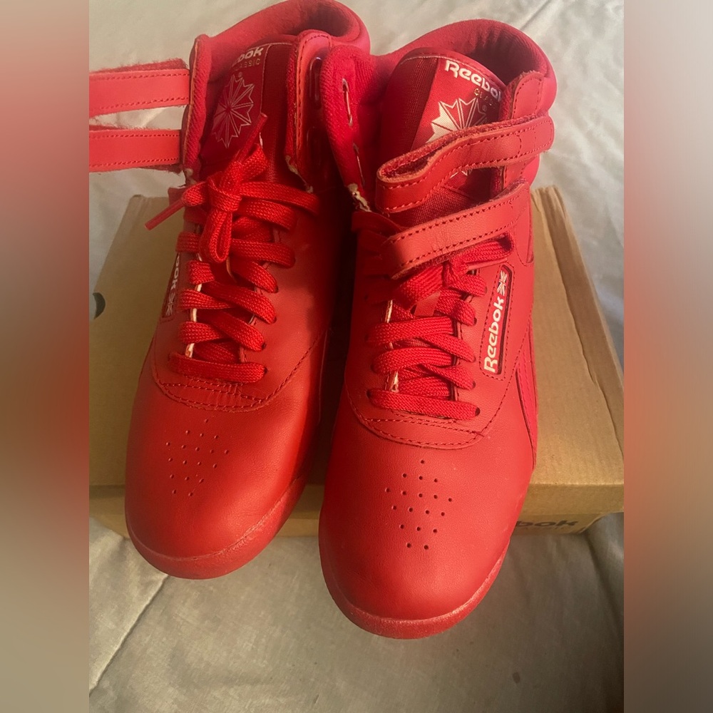 Reebok Women’s freestyle Hi in Red size 8 Classic